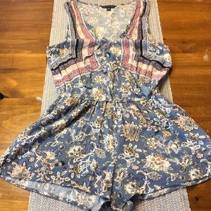 American Eagle floral romper size medium